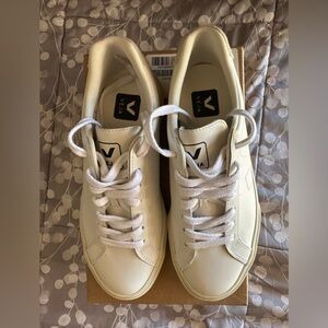 BRAND NEW-VEJA  ESPLAR LEATHER EXTRA-WHITE SIZE
